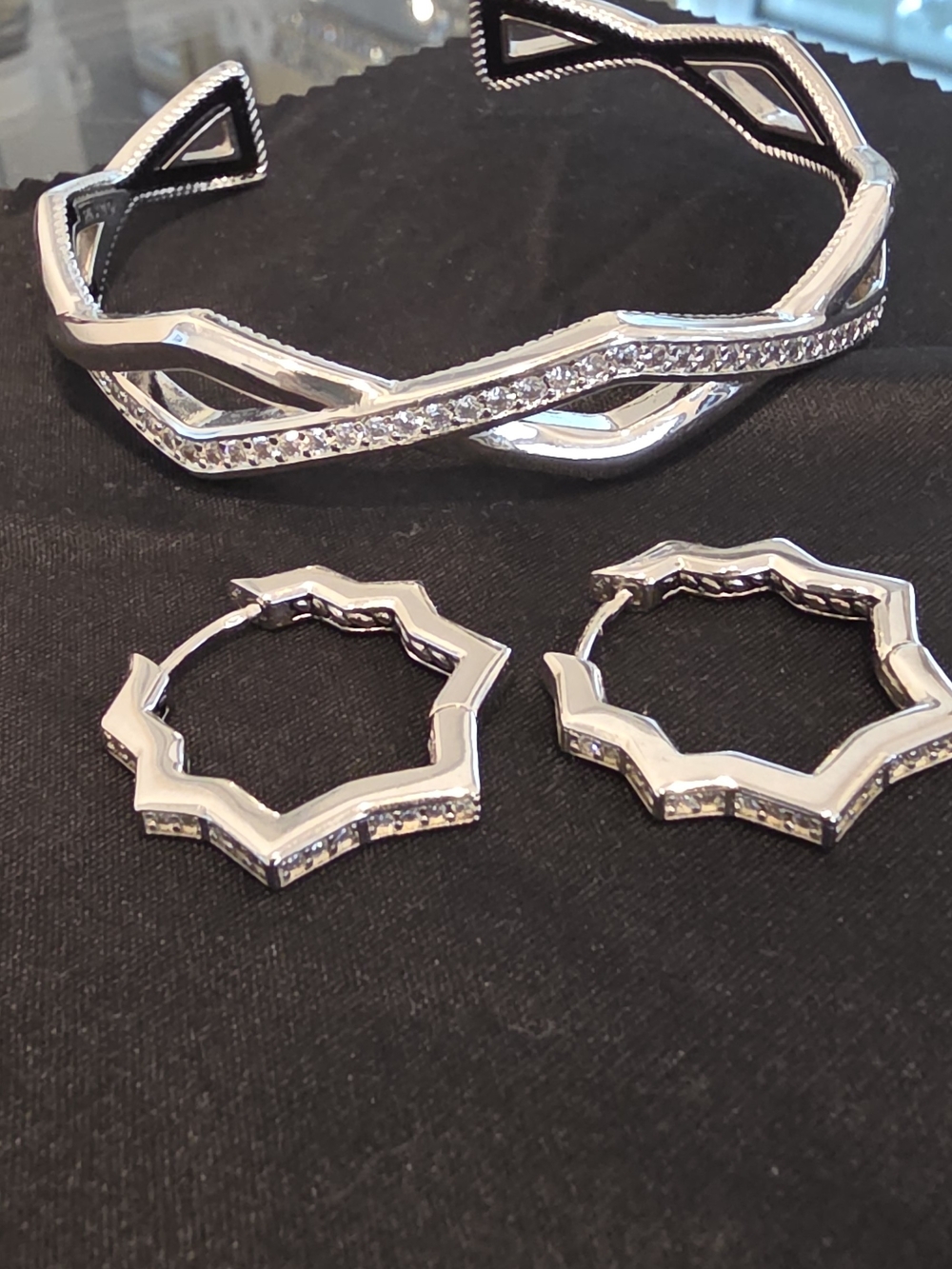 Silver ZIG ZAG DY Star-Edge Bangle and Hoop Earring Set